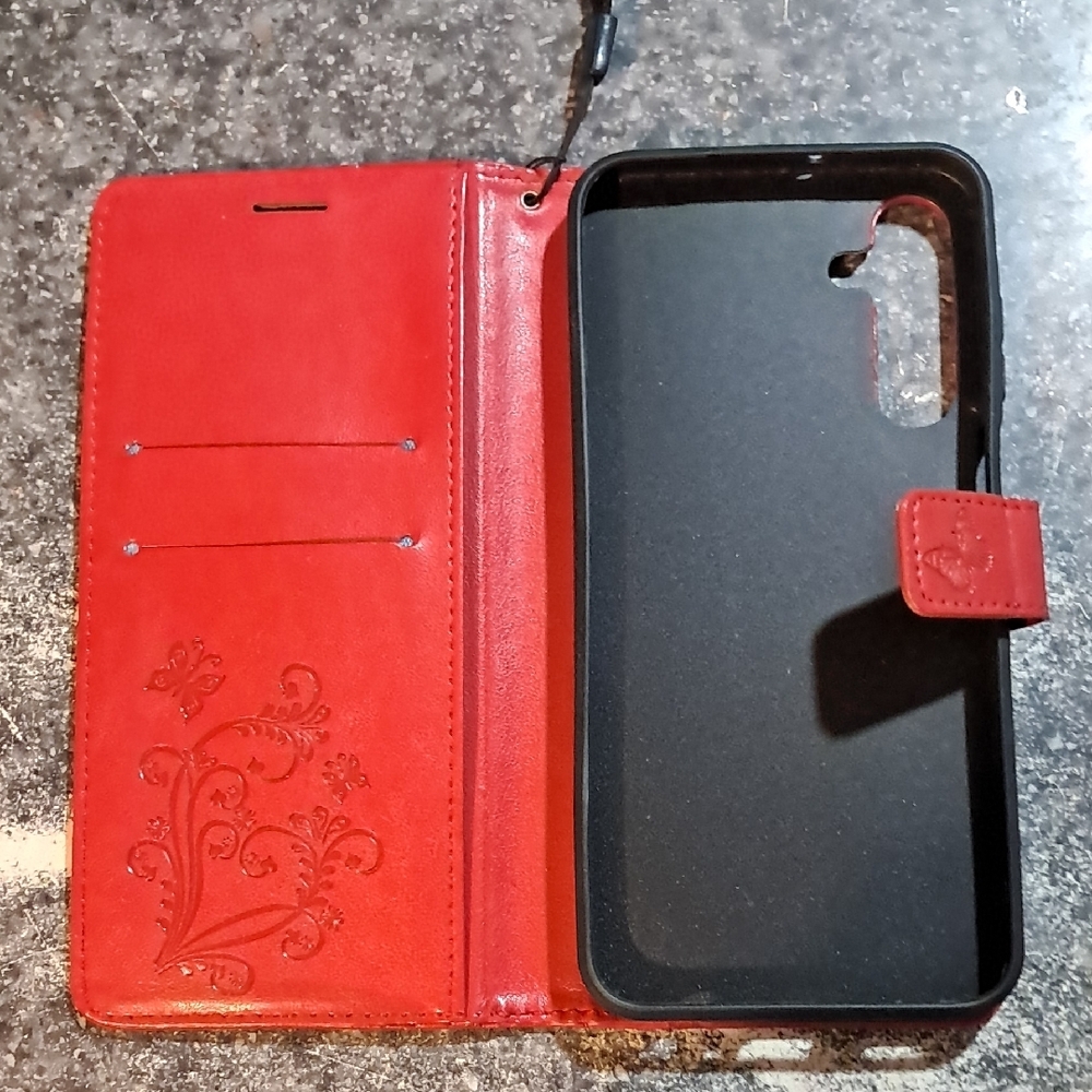 Red Butterfly Embossed Phone Case - Picture 3 of 4